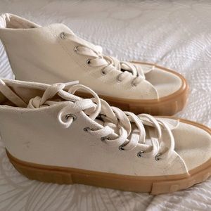 Zara boots in beige color. Brand new never been worn size 37